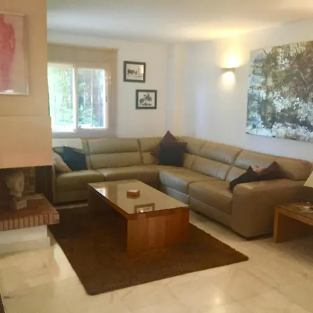 Lovely Well Appointed Spanish Townhouse Marbella